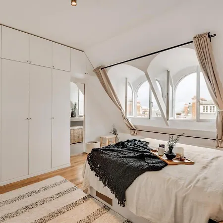 Castro - 1 A Champs De Mars Париж