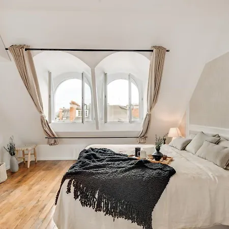 Castro - 1 A Champs De Mars