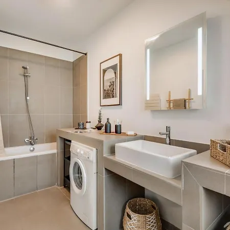 Castro - 1 A Champs De Mars *