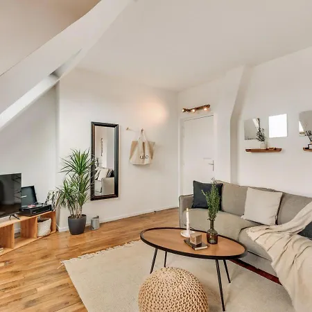 Castro - 1 A Champs De Mars * Париж