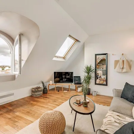 Castro - 1 A Champs De Mars